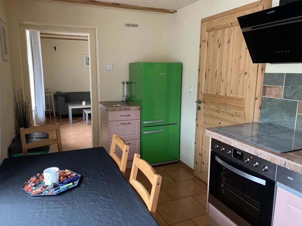 Basic Apartment, 2 Bedrooms, Non Smoking, Mountain View photo 2