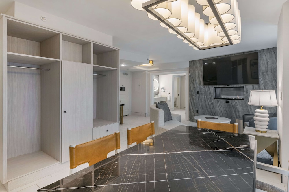 Executive Suite, 1 King Bed - Photo 1