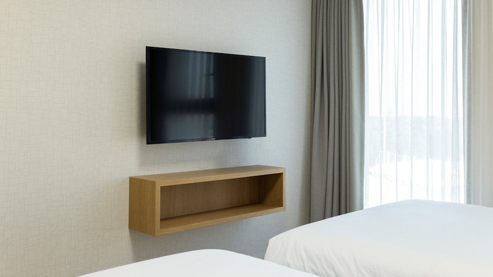Deluxe Triple Room, Non Smoking, City View photo 2