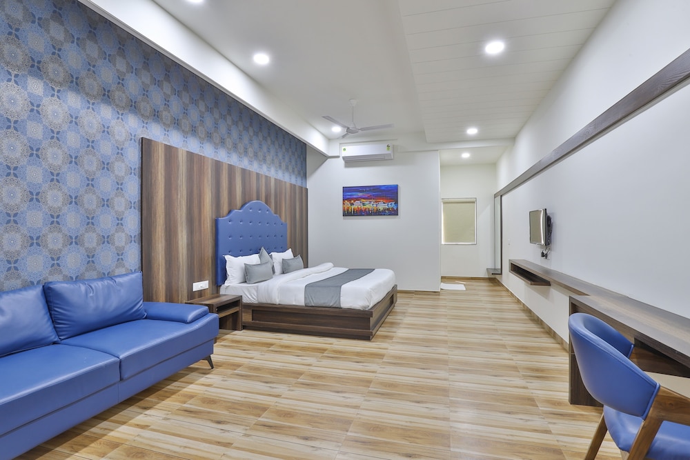 Suite - Photo 2