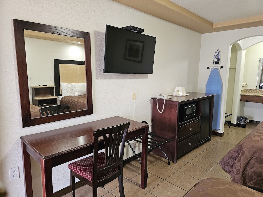 Deluxe Double Room, 2 Queen Beds photo 3