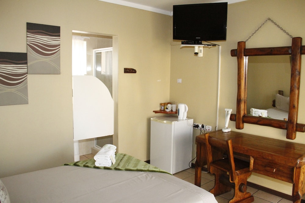 Single Room with double bed photo 3