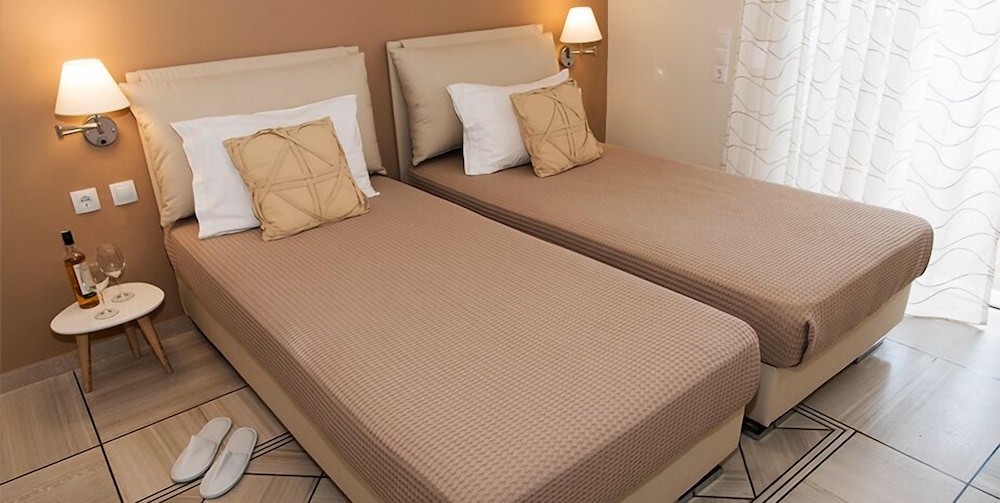 Superior Quadruple Room, 2 Bedrooms, Pool View photo 3