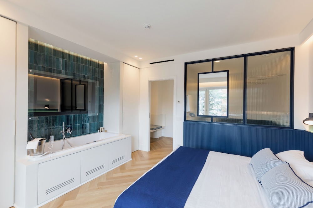 Suite - Photo 2