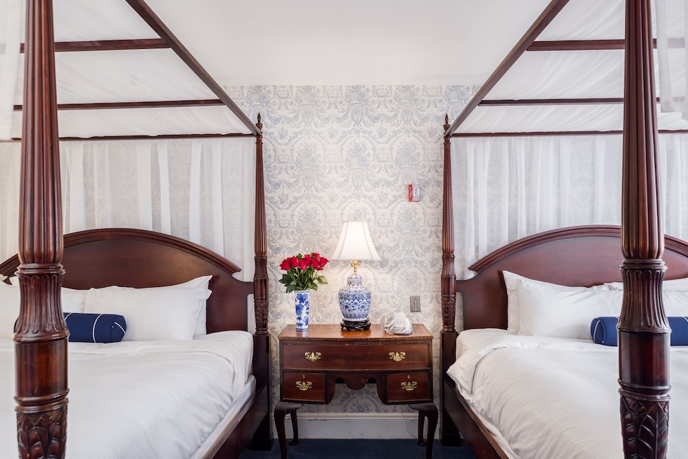 Deluxe Room, 2 King Beds photo 3