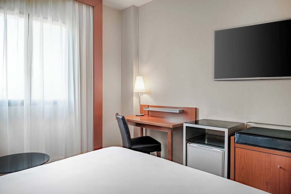 Standard Room, 1 Queen Bed