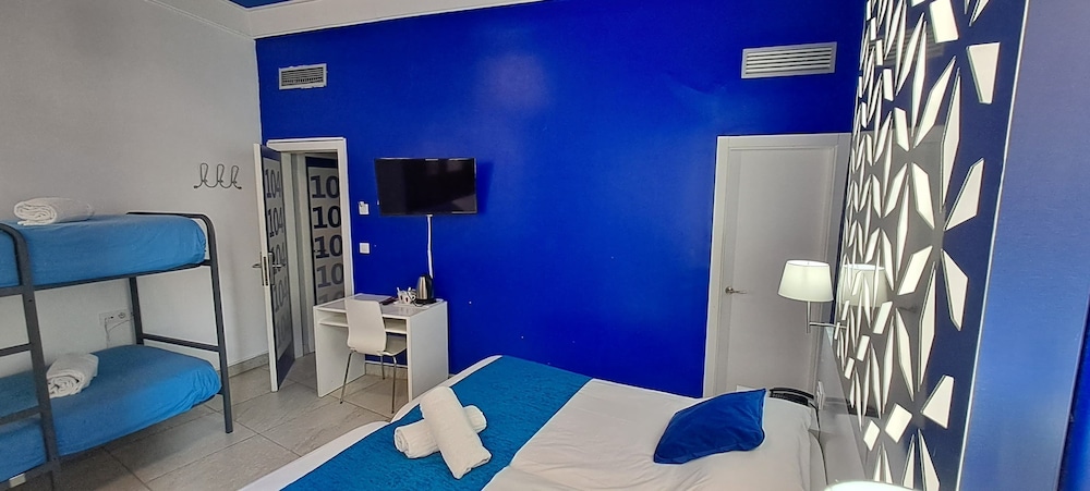 Family Quadruple Room, Ensuite photo 3