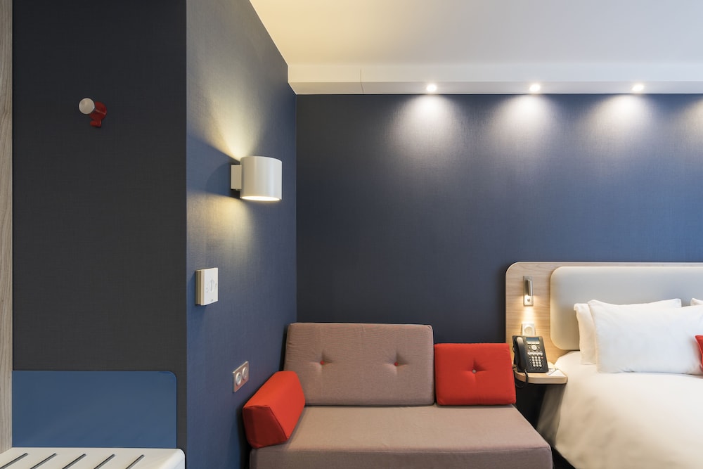 Standard Room, 1 Double Bed with Sofa bed (Free Breakfast) thumbnail 5