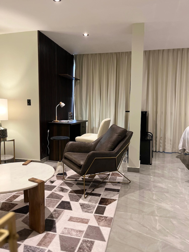 Luxury Suite photo 2
