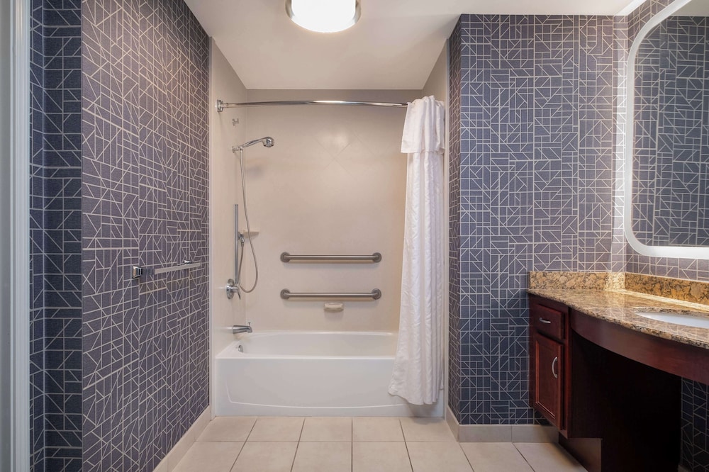 Suite, 2 Queen Beds, Accessible, Bathtub - Photo 14