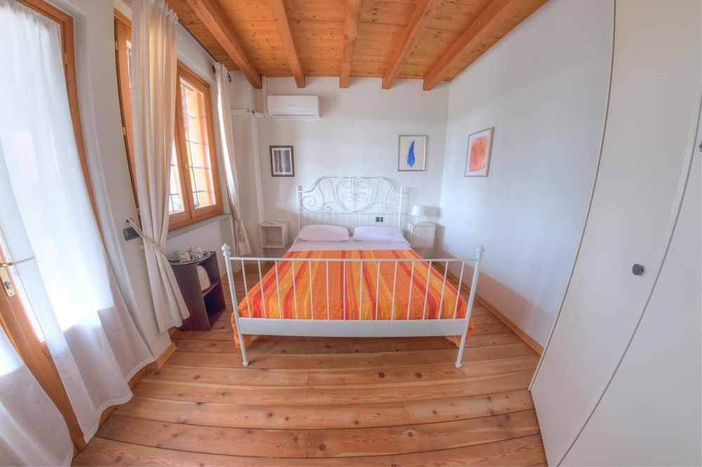 Double Room, 1 Queen Bed