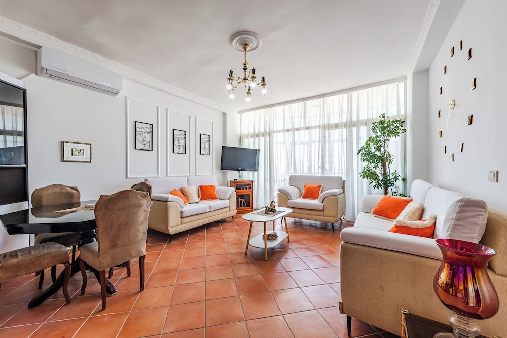 Comfort Apartment, Balcony, City View