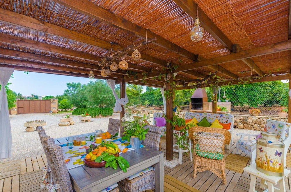 Villa photo 2