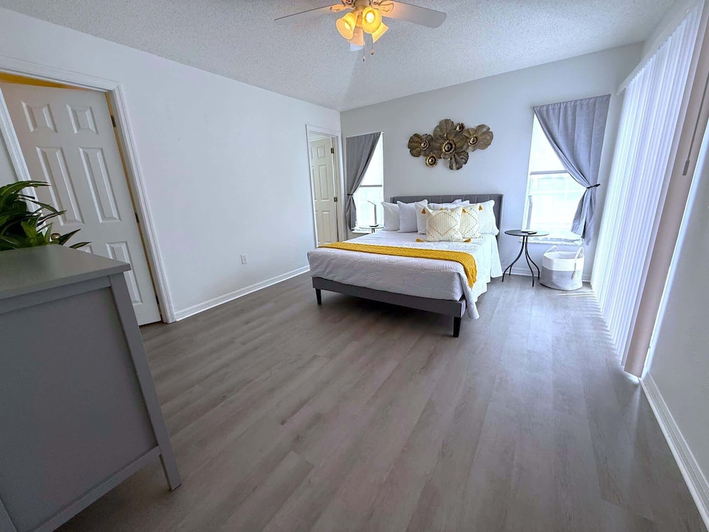 House, Multiple Beds, Pool Access, Pool View (Beautiful South-Facing Pool Home)