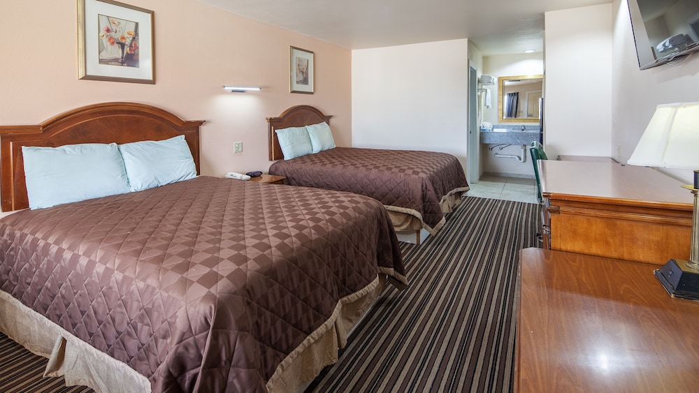 Deluxe Room, 2 Queen Beds, Non Smoking