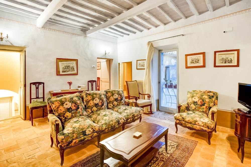 Villa photo 2