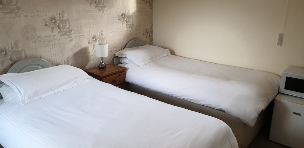 Standard Twin Room, Ensuite, Garden View photo 2