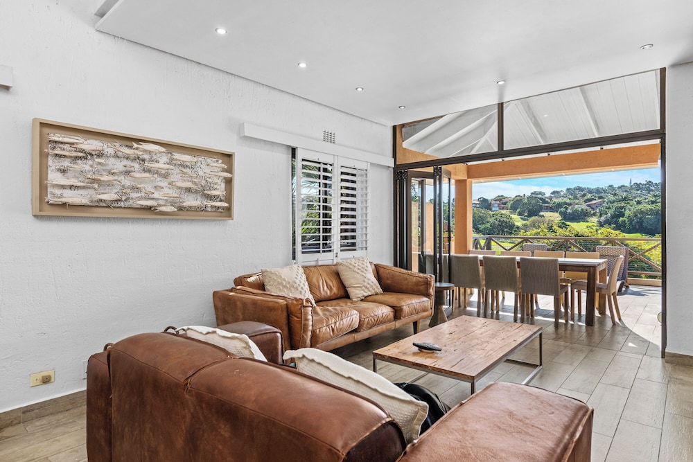 Superior Villa photo 1