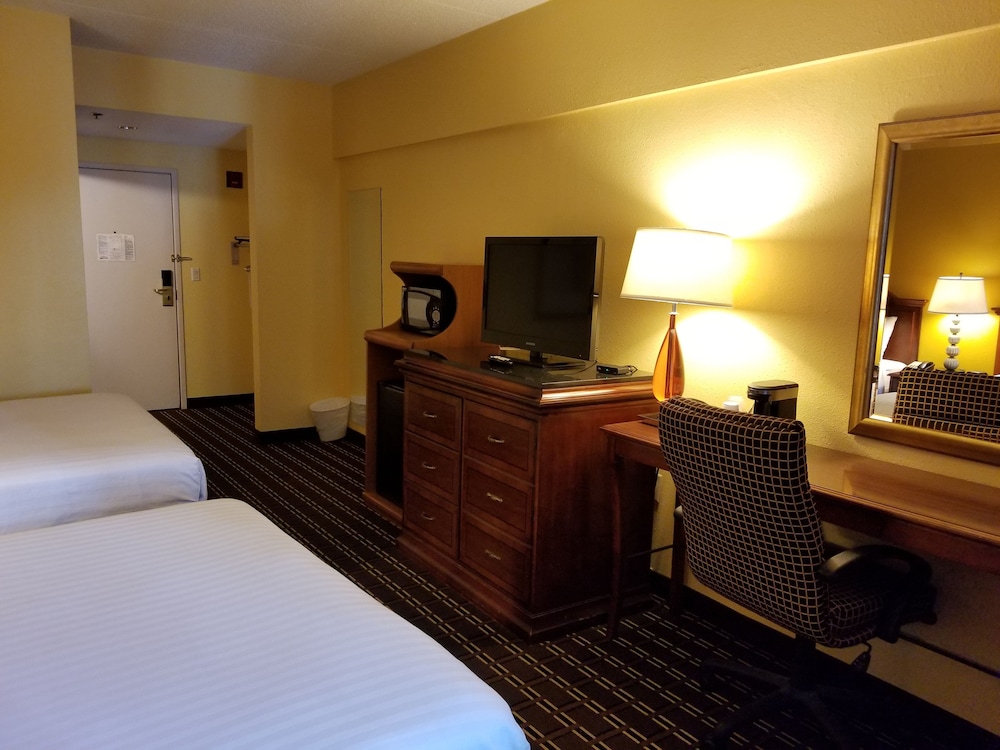 Standard Room, 2 Queen Beds photo 2