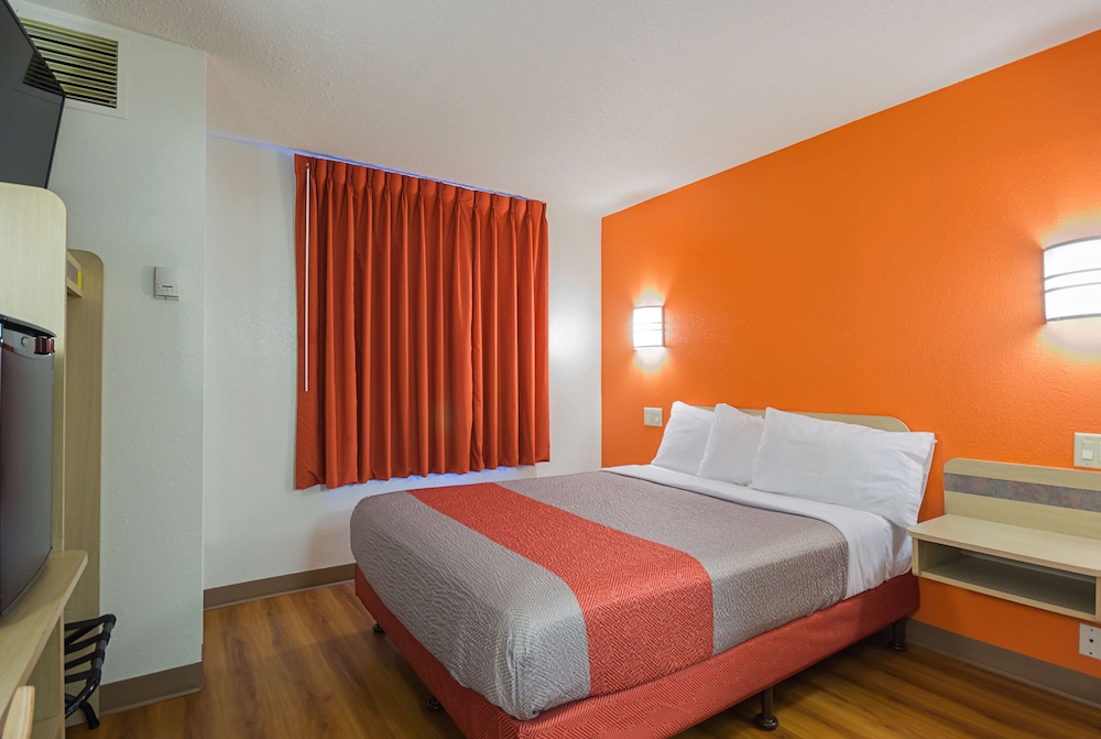 Standard Room, 1 Queen Bed, Non Smoking photo 1
