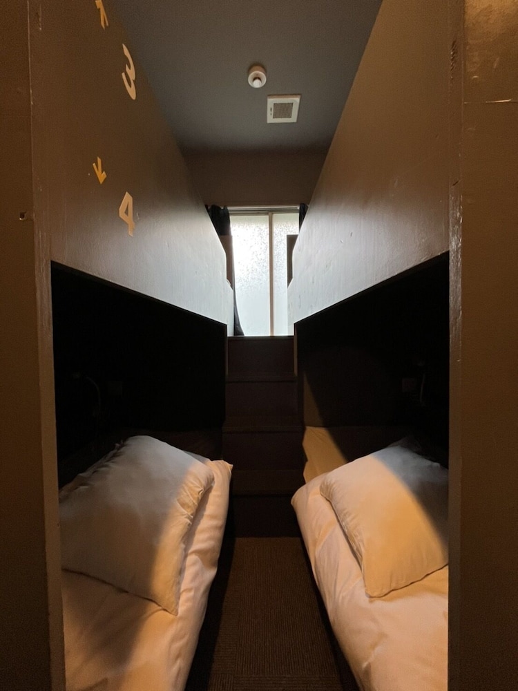 Basic Quadruple Room photo 2