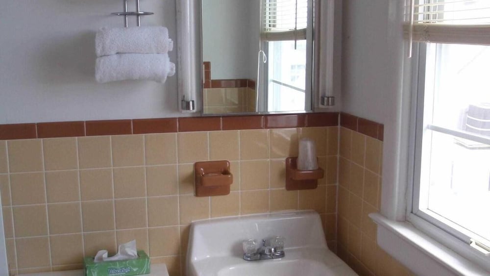 Room, 1 Double Bed, Non Smoking - Photo 4