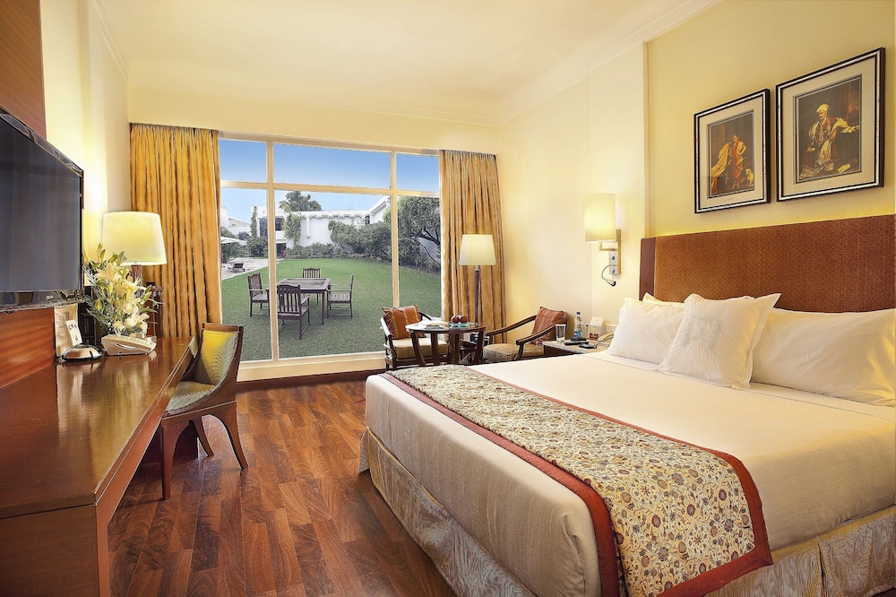 Deluxe Room, 1 King Bed, Garden View (Executive Club Exclusive Double)