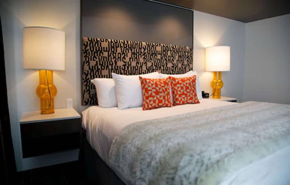 Standard Room, 1 King Bed, Non Smoking, City View