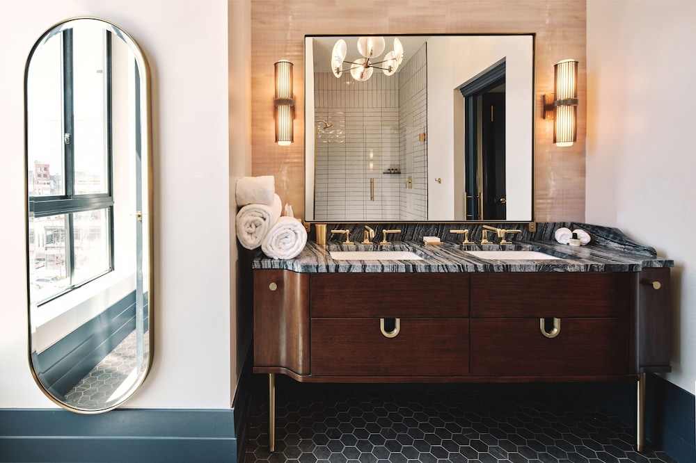 Junior King Suite - Photo 3