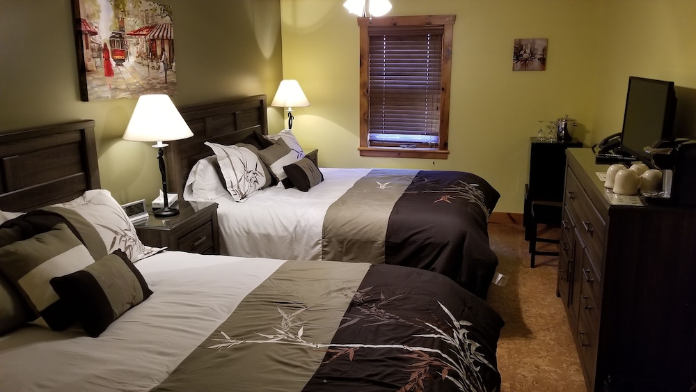Standard Room, 2 Queen Beds photo 1
