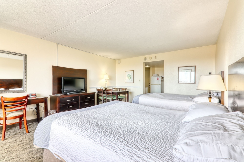 Classic Studio Suite, 2 Queen Beds photo 3