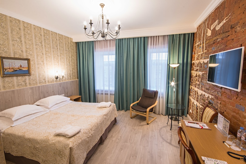 Deluxe Double or Twin Room