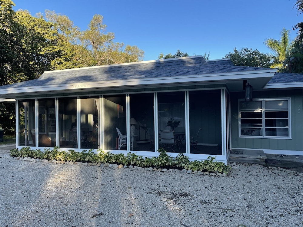 House (Flip Flop 2) photo 2