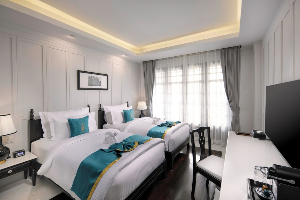 Siri Deluxe Twin Bed