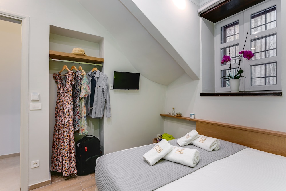 Economy Double Room, 1 Queen Bed, Non Smoking, Ground Floor photo 2