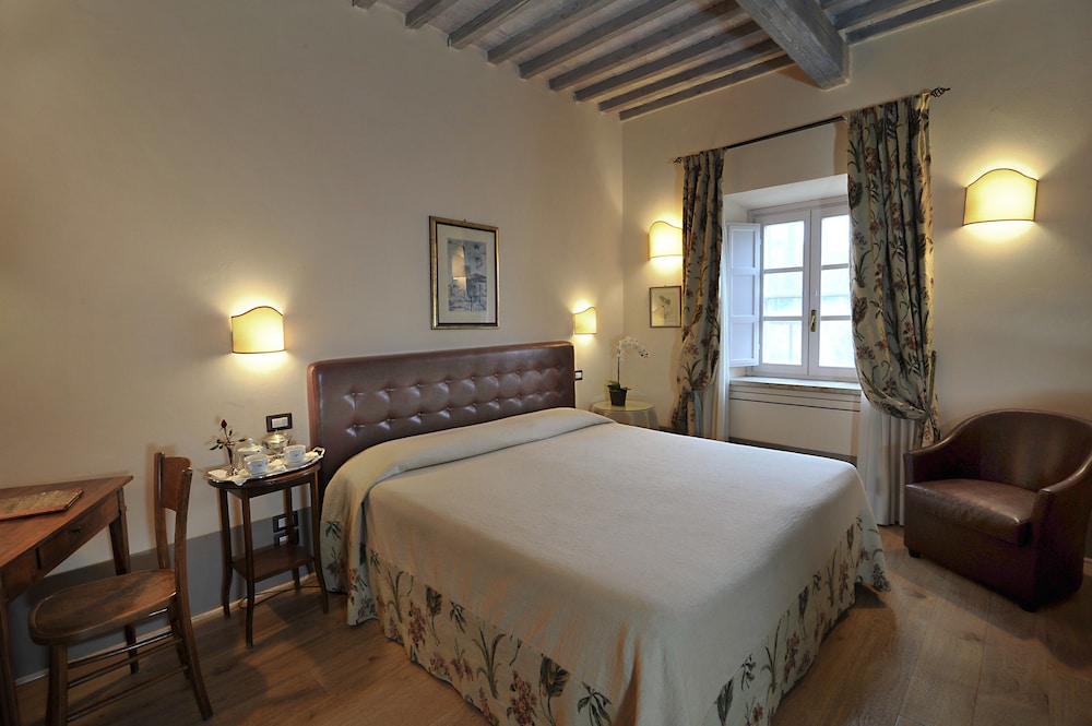 Superior Suite - Photo 8