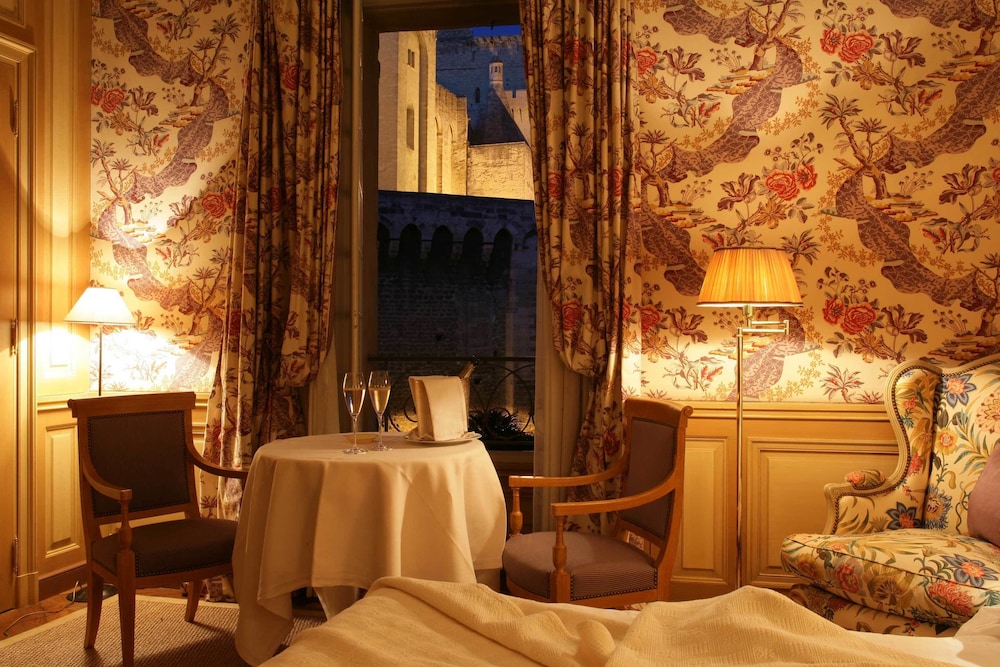 Large Deluxe Room - Photo 2