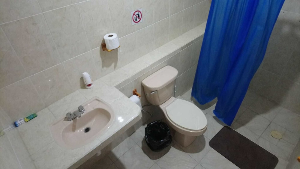 Basic Double Room, 1 King Bed photo 2