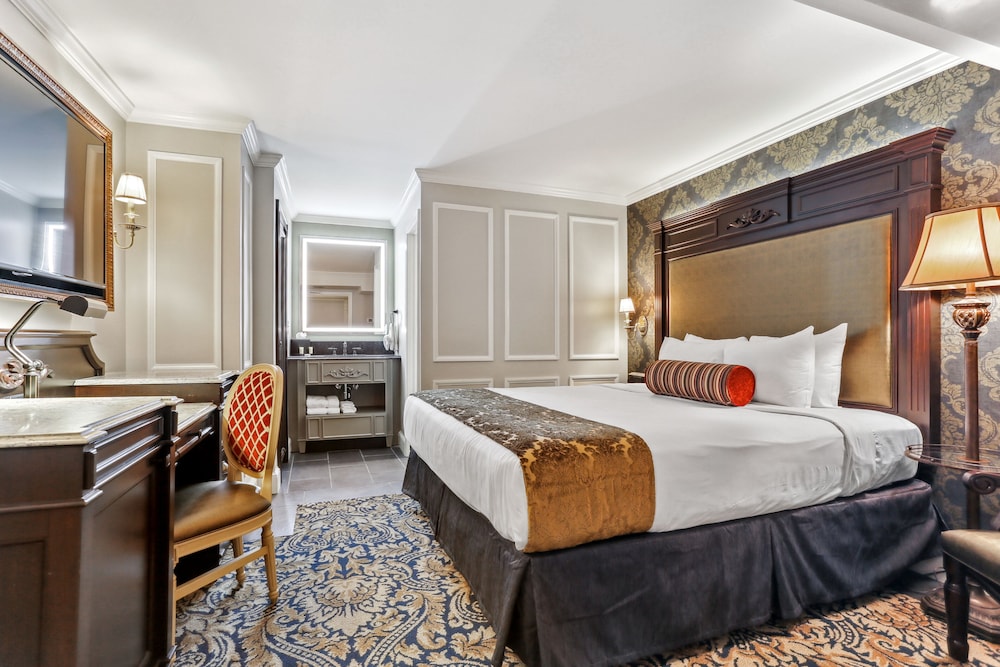 Room, 1 King Bed (Windowless) - Photo 1