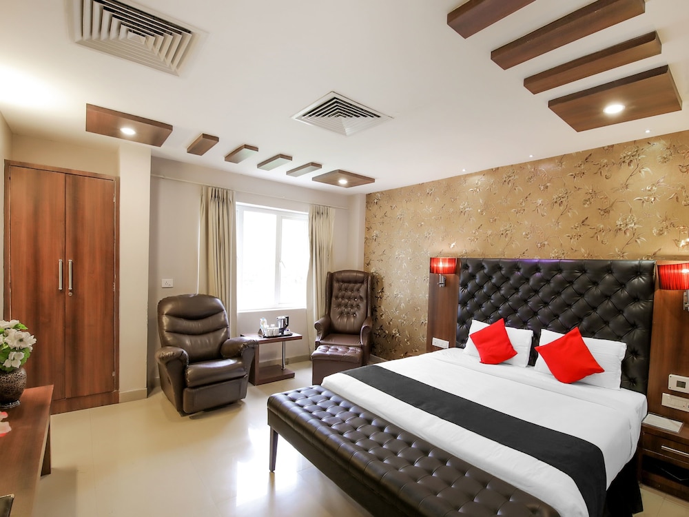 Suite, 1 King Bed photo 3