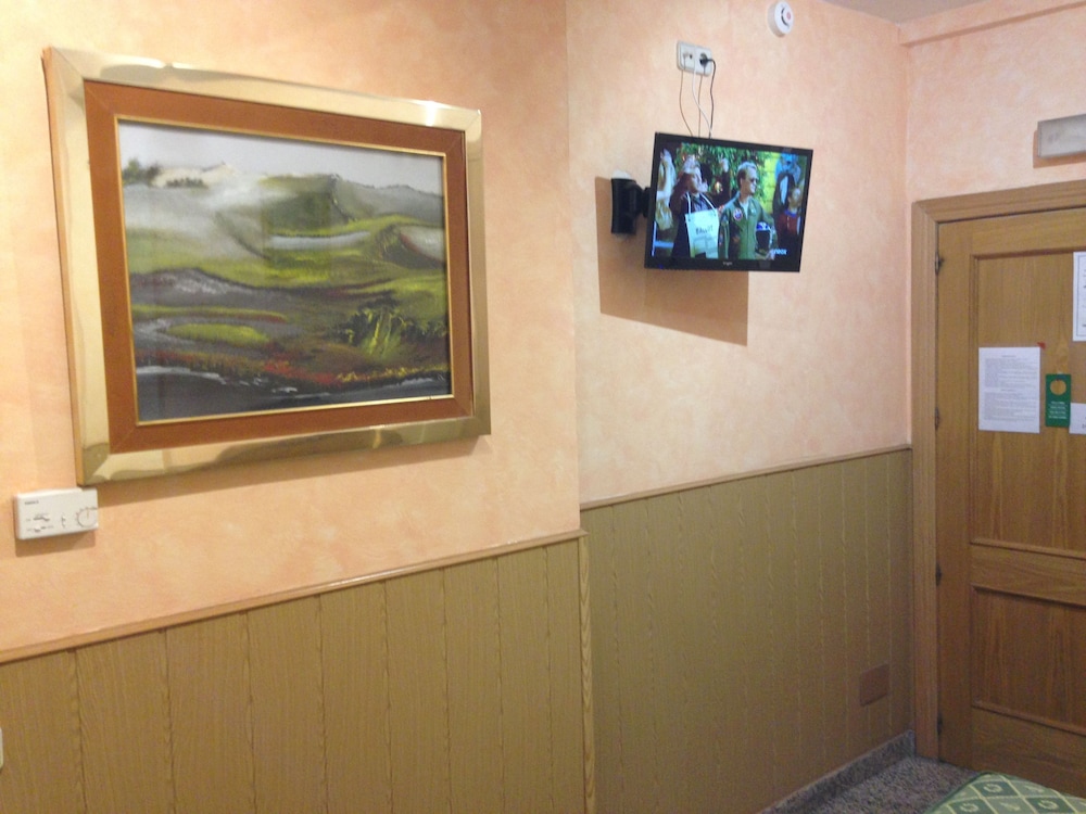 Double Room - Photo 11