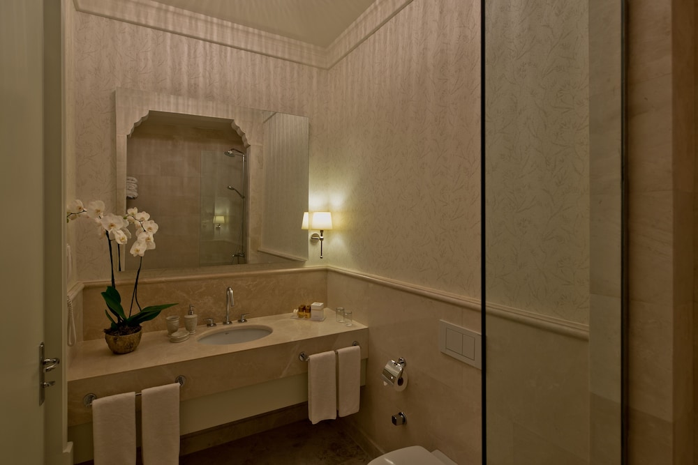 Suite (Double King)