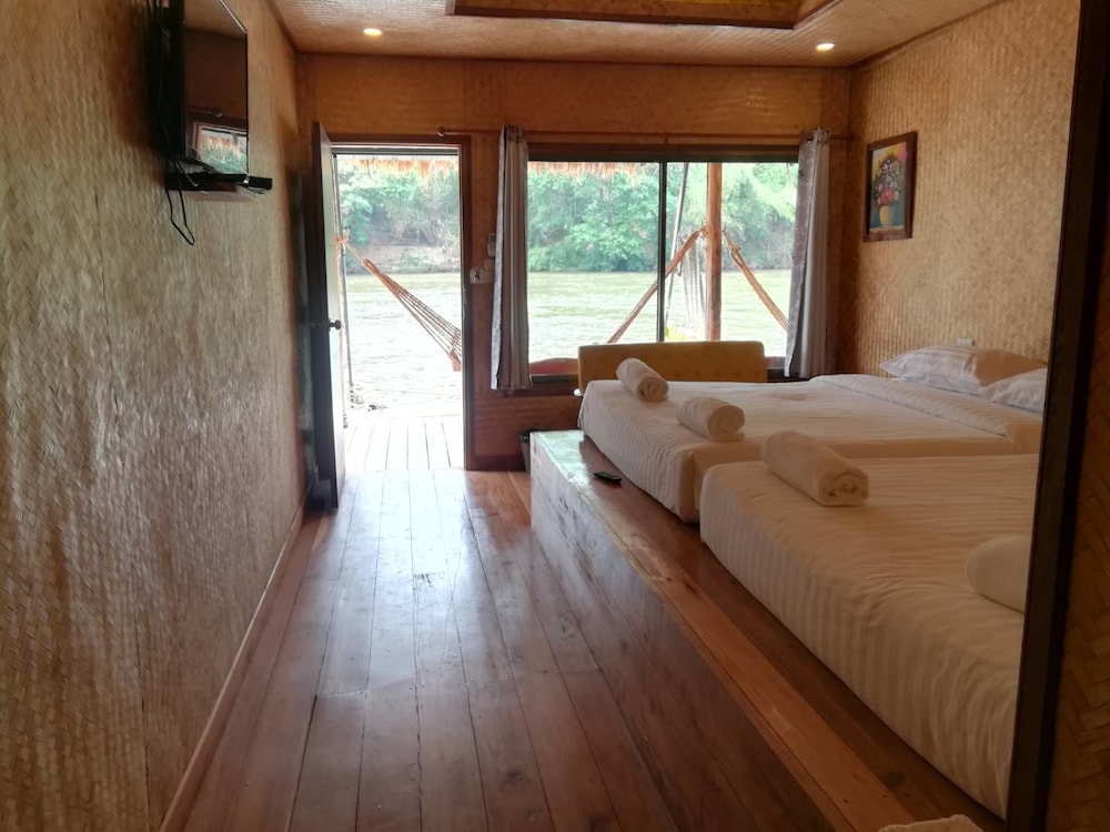 Deluxe Suite photo 1