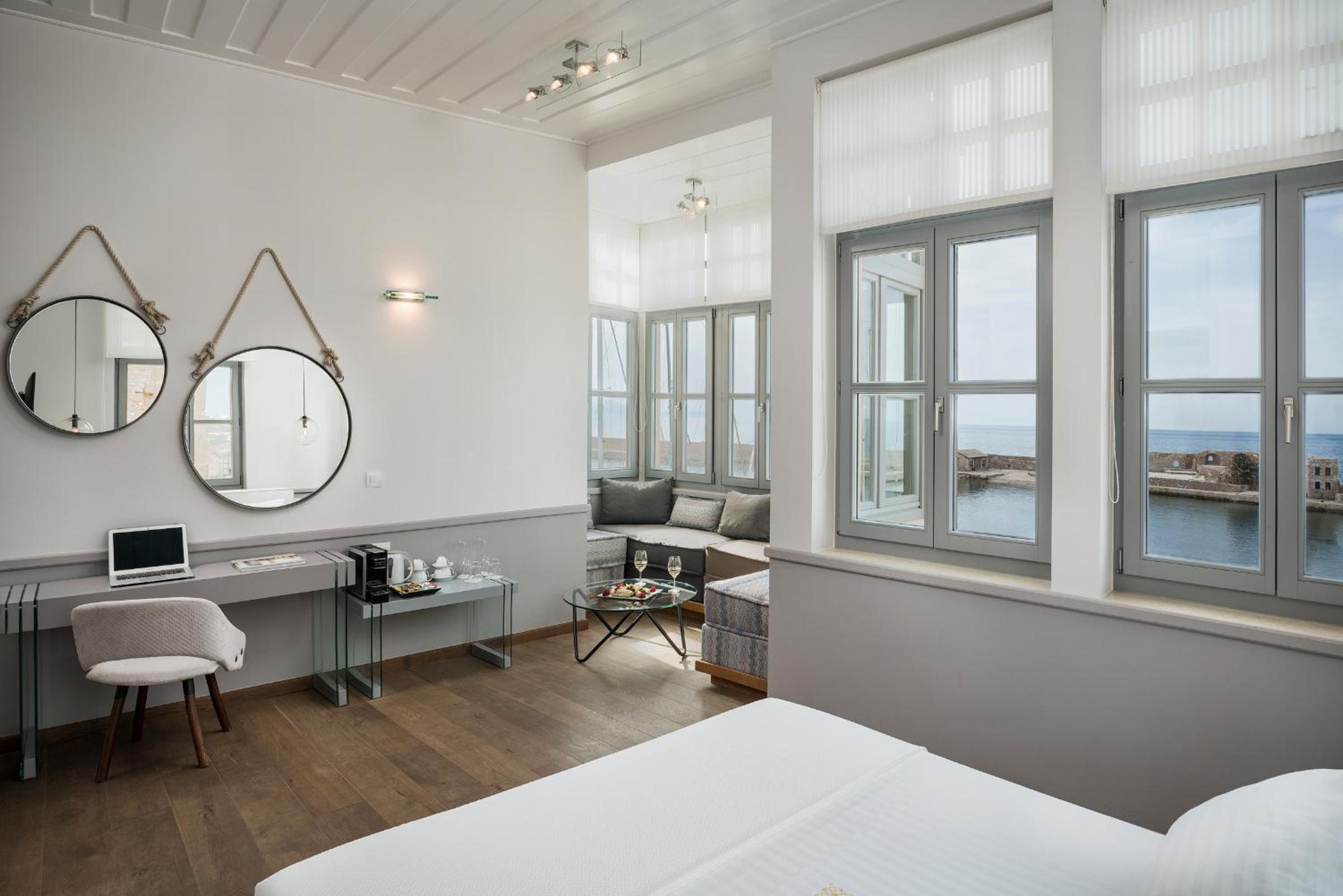 Deluxe Junior Suite with Sea View photo 2