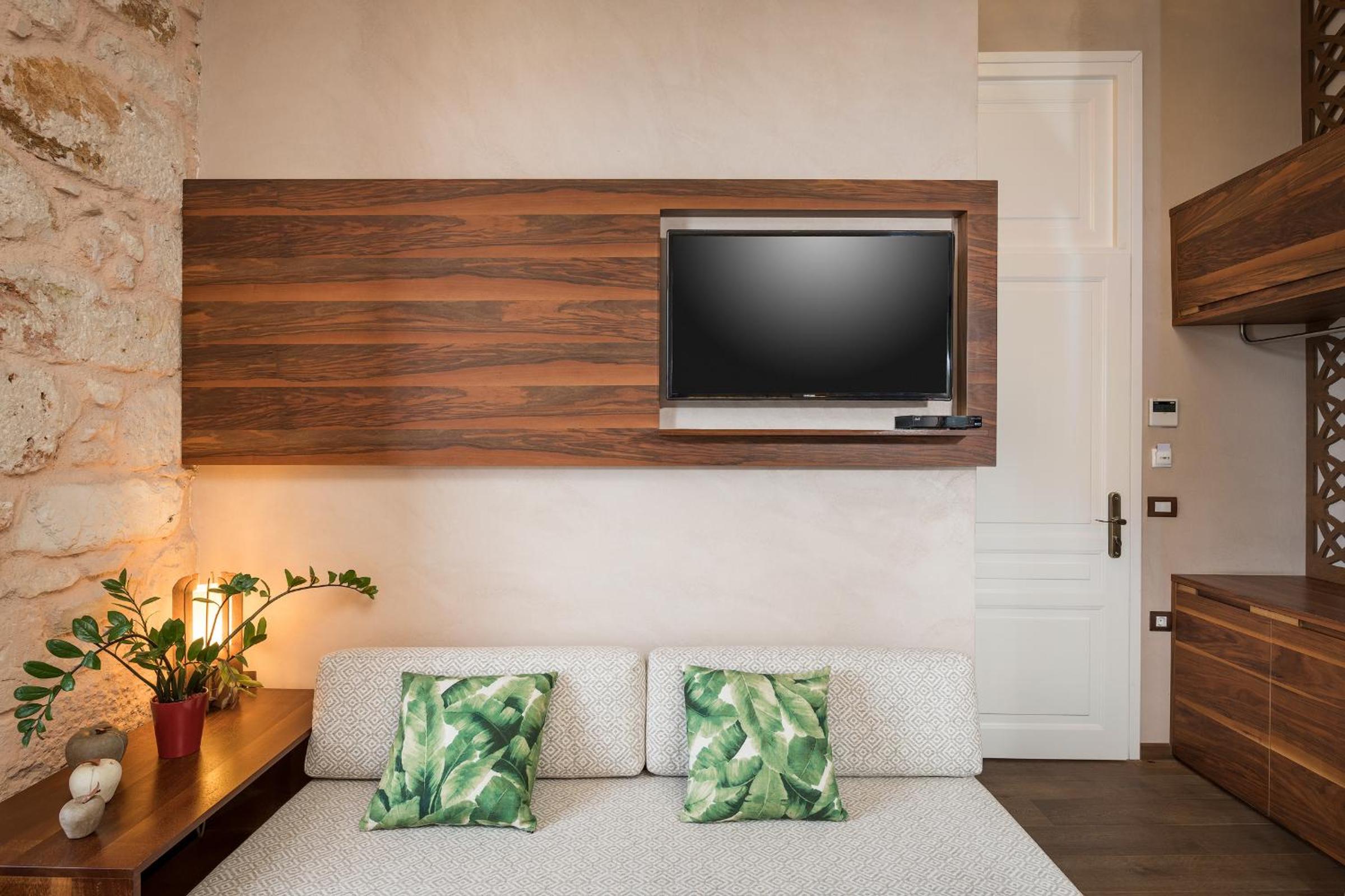 Deluxe Junior Suite with Balcony &. Sea View photo 2