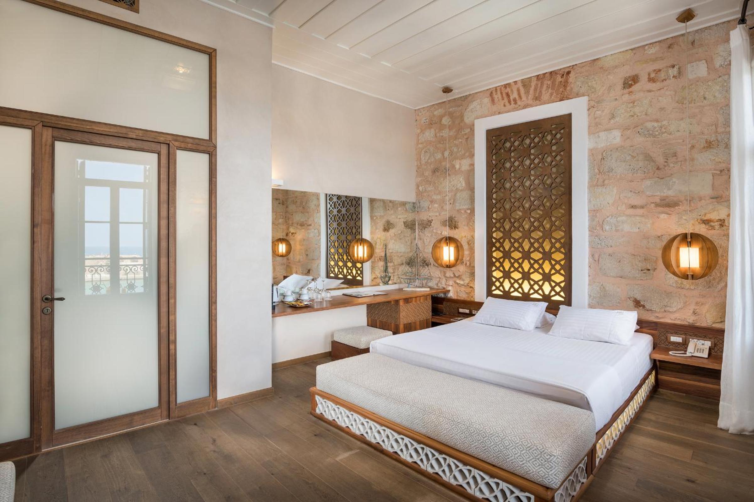 Deluxe Junior Suite with Balcony &. Sea View photo 3