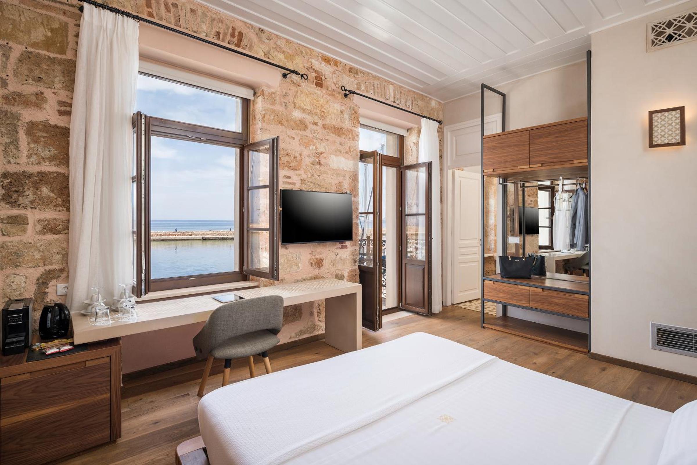 Sea View Suite with Balcony photo 3