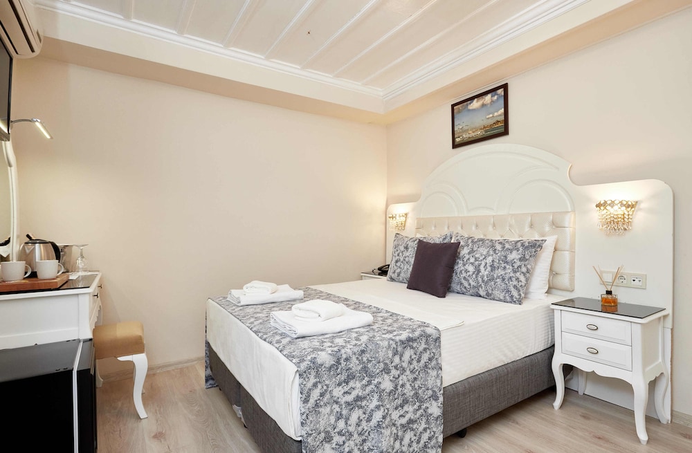 Double Room with Garden Basement Room photo 1