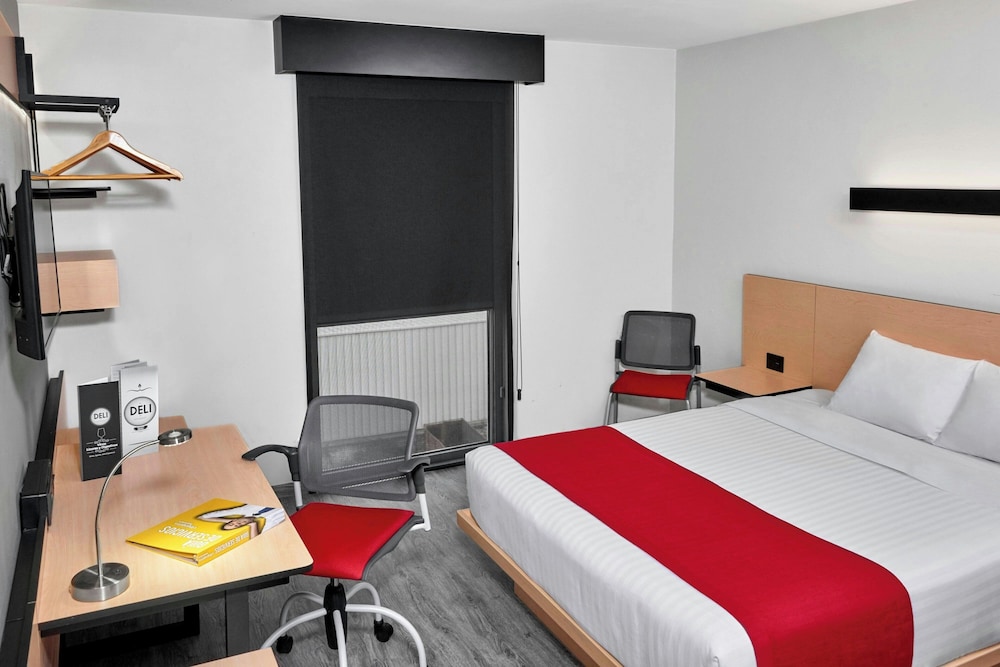 Room, 1 Queen Bed - Photo 5