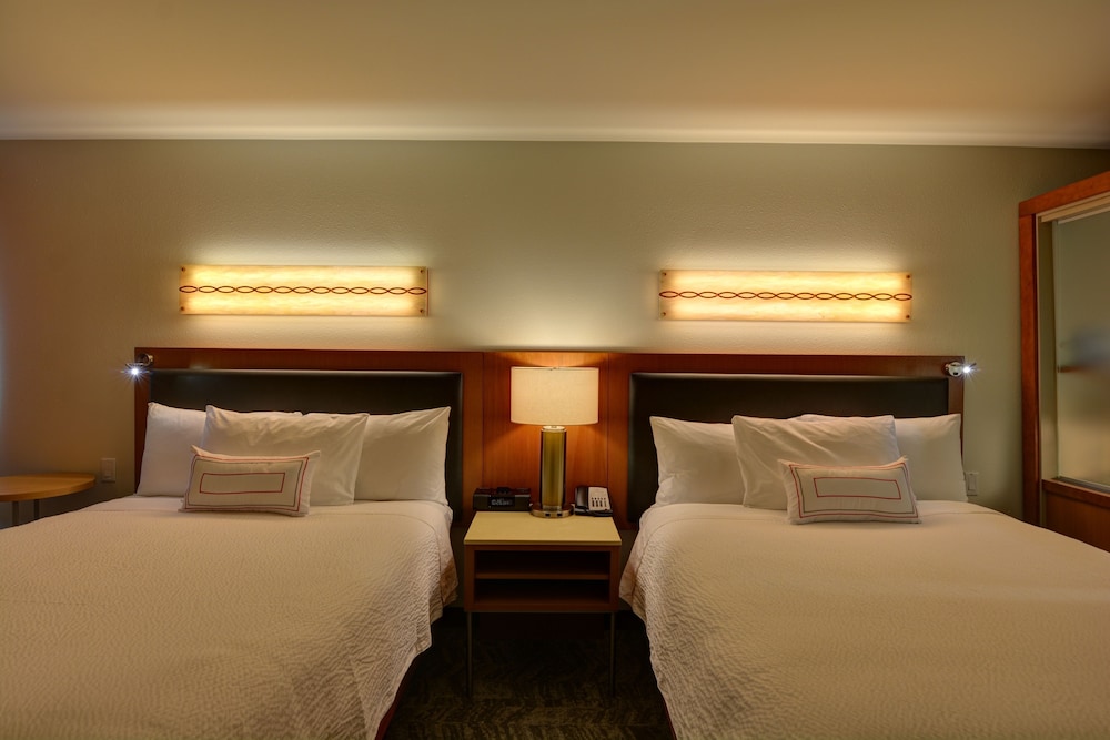 Executive Suite, Multiple Beds - Photo 2